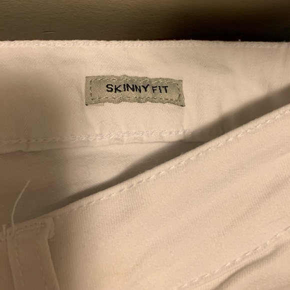 🎉Host Pick🎉 Judy Blue - White Distressed Skinny Fit Jeans - Picture 10 of 10